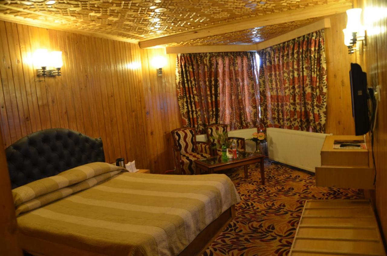 Hotel Hilltop Gulmarg JAMMU AND KASHMIR ภายนอก รูปภาพ