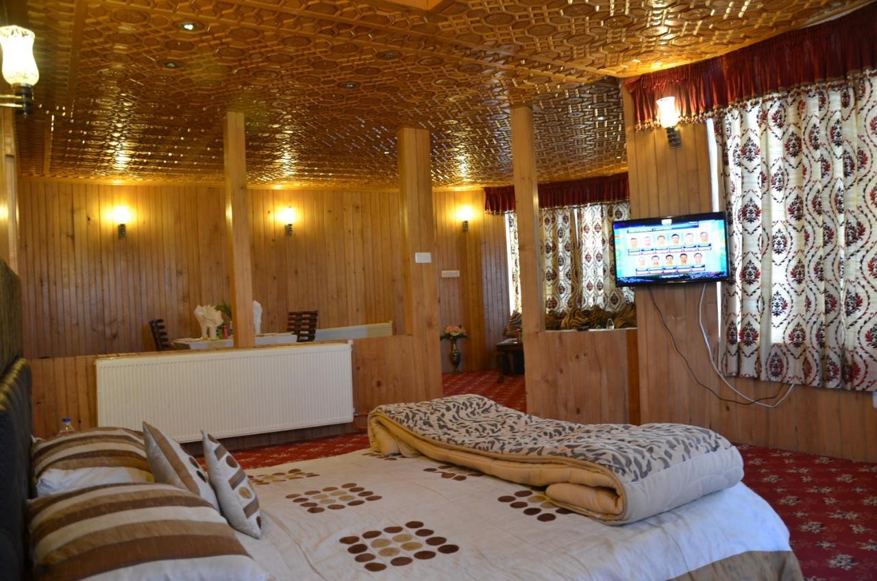 Hotel Hilltop Gulmarg JAMMU AND KASHMIR ภายนอก รูปภาพ